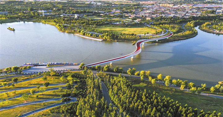 航拍鏡頭下的堯都區(qū)澇洰河生態(tài)公園潤州園